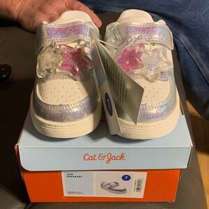 Cat & Jack White Iridescent Sneakers with Pink & Clear Star Charms size 7new